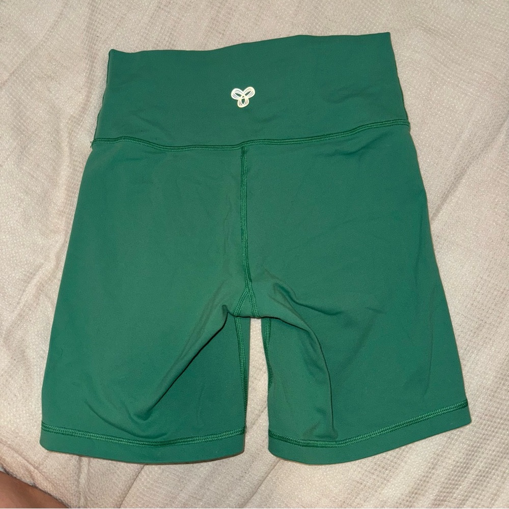 TNA Biker Shorts 7” - Size small